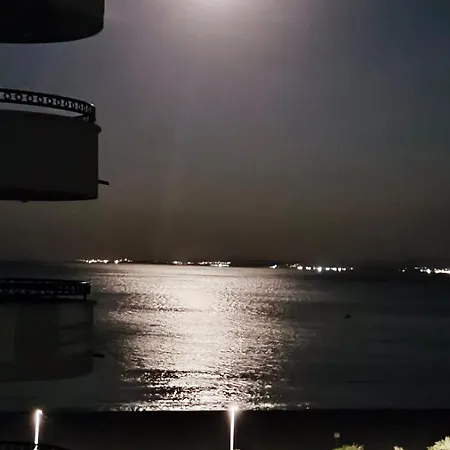 Luxurious With Sea View Lägenhet