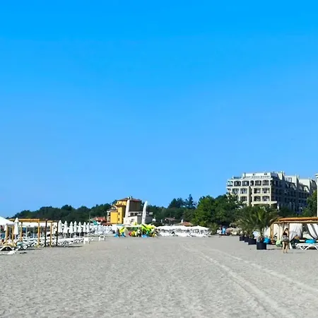 Lägenhet Luxurious With Sea View Pomorie