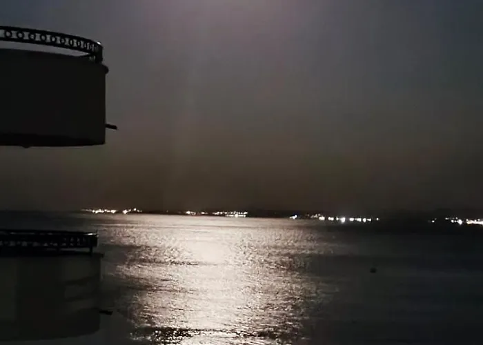 Luxurious With Sea View Lejlighed